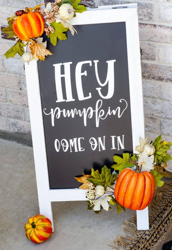 Amazing DIY ideas to help decorate your porch for fall.