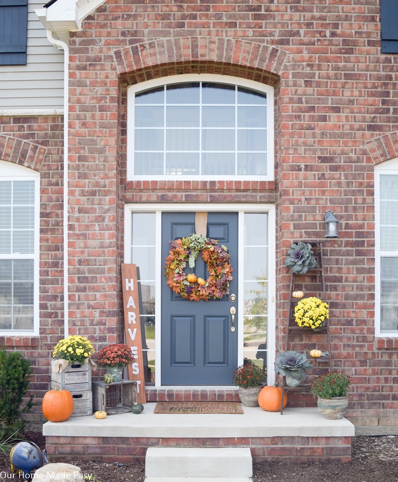Amazing DIY ideas to help decorate your porch for fall.