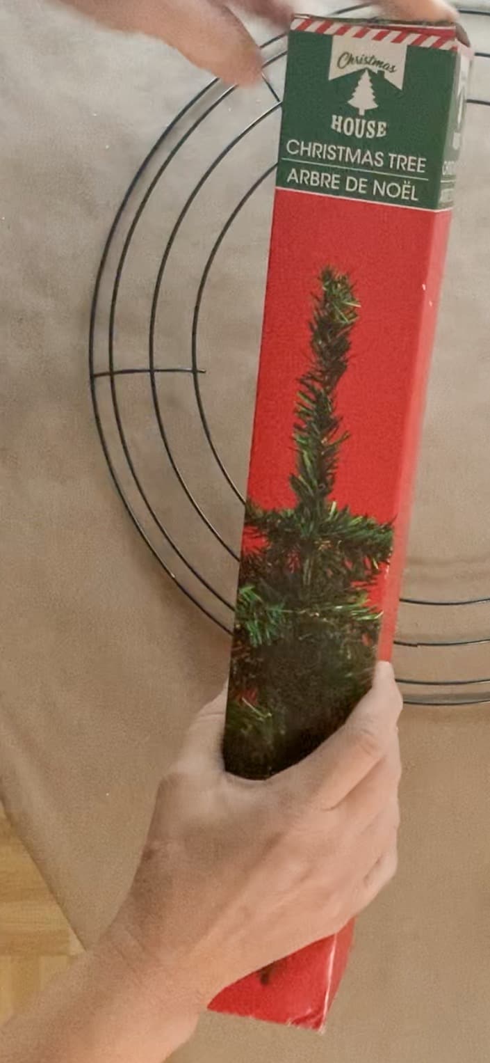 18" Christmas Tree Package.