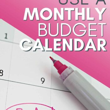 How to use a monthly budget calendar text overlay with a calendar with payday written on it.