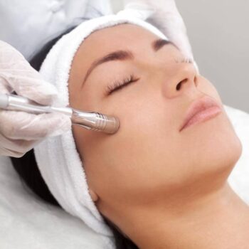 Hydrafacial vs Microdermabrasion