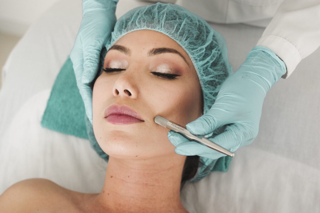 Hydrafacial vs Microdermabrasion