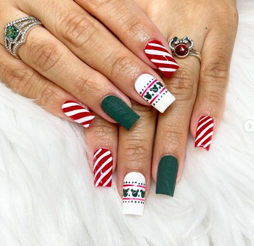 DISNEY CHRISTMAS NAILS