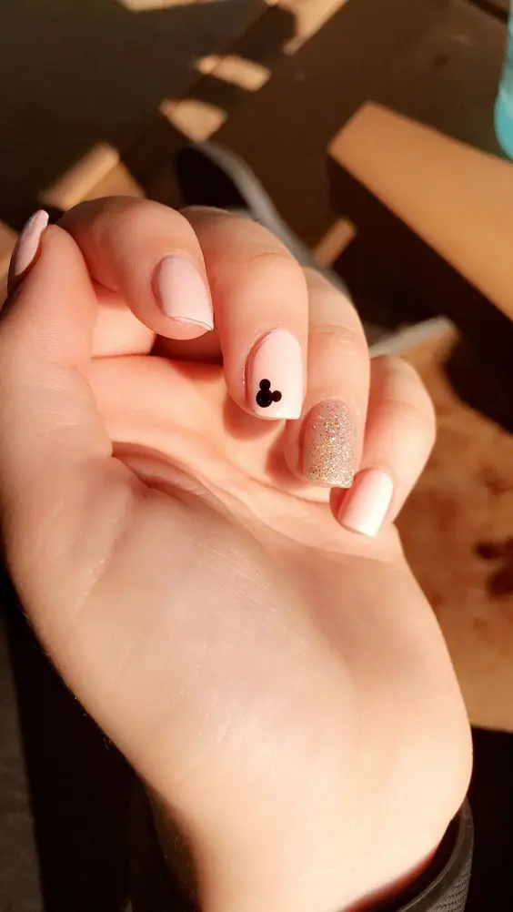simple disney nails 4