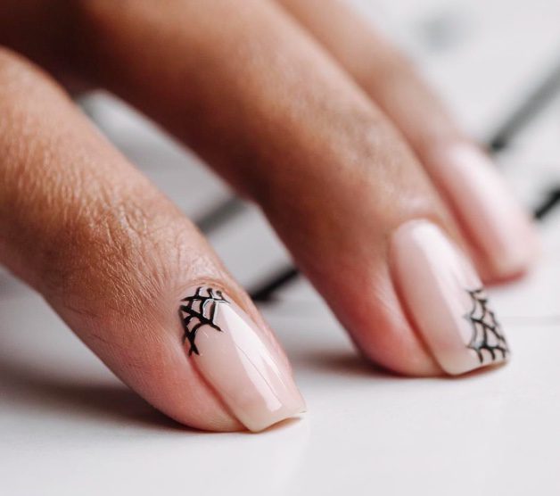 black spider web halloween dip nails