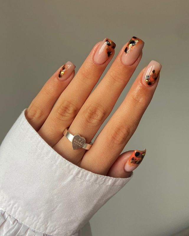 abstract neutral autumn nails