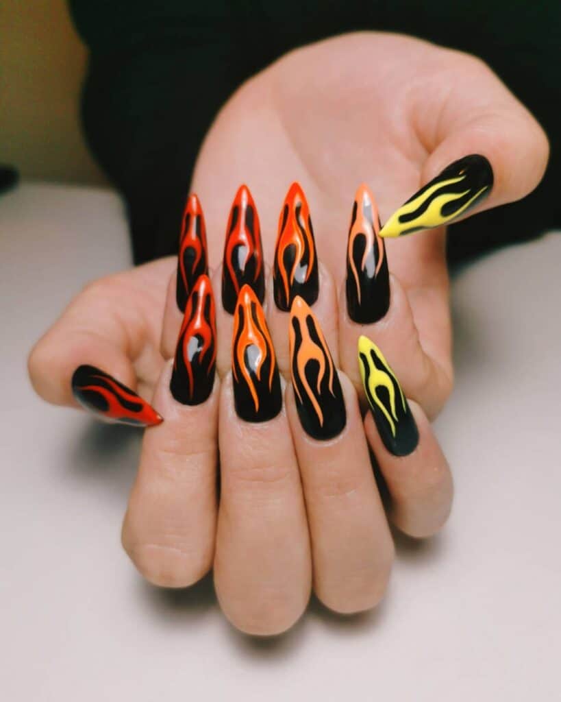 fire-ball-halloween-dip-nail-ideas