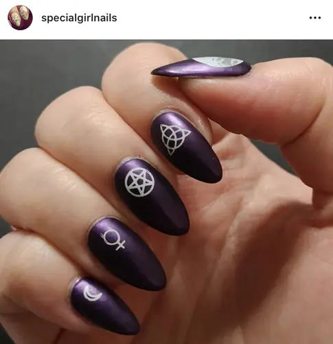 halloween-dip-nail-ideas-matte-purple