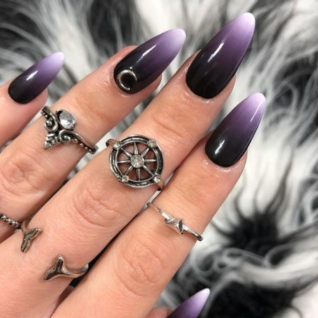 Purple-ombre halloween dip nails
