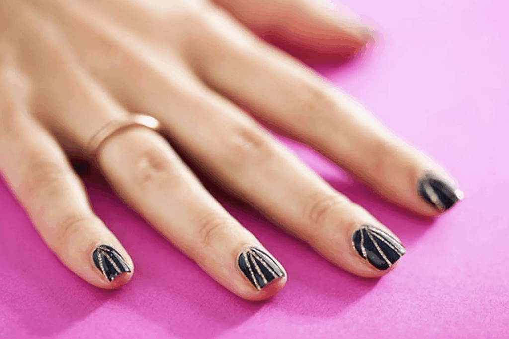 halloween-nails-gold-black-dip