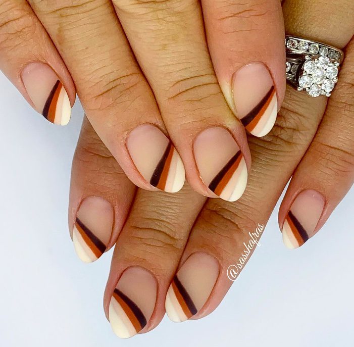 70s inspired nails french tips