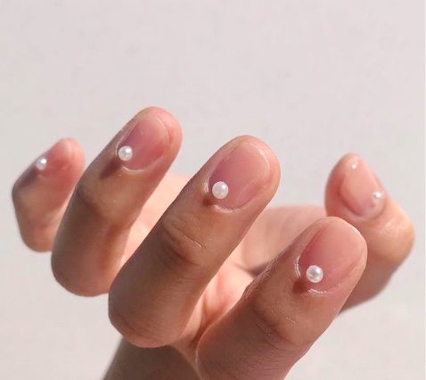 single pearl classy engagement nails