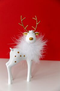 christmas, moose, moose lady, winter, reindeer, christmas decoration, christmas motif, red, white, gold, glamor, glamorous, modern, cute, christmas time, deco, december, advent, advent season, motivational cards