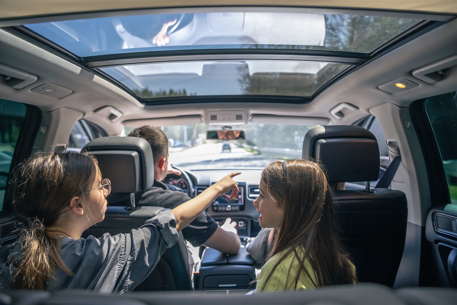 Printable road trip activities for kids - little girls playing in the backseat on a family trip